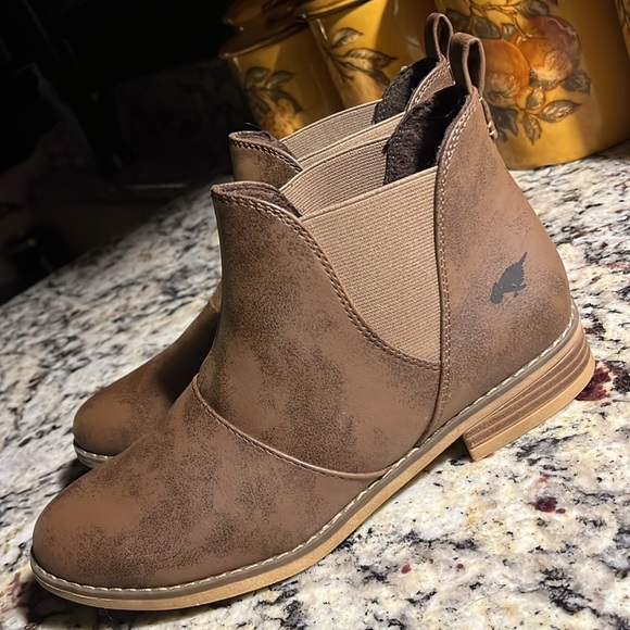 🐝CLEARANCE🐝ROCKET DOG CHELSEA BOOT - Picture 1 of 12